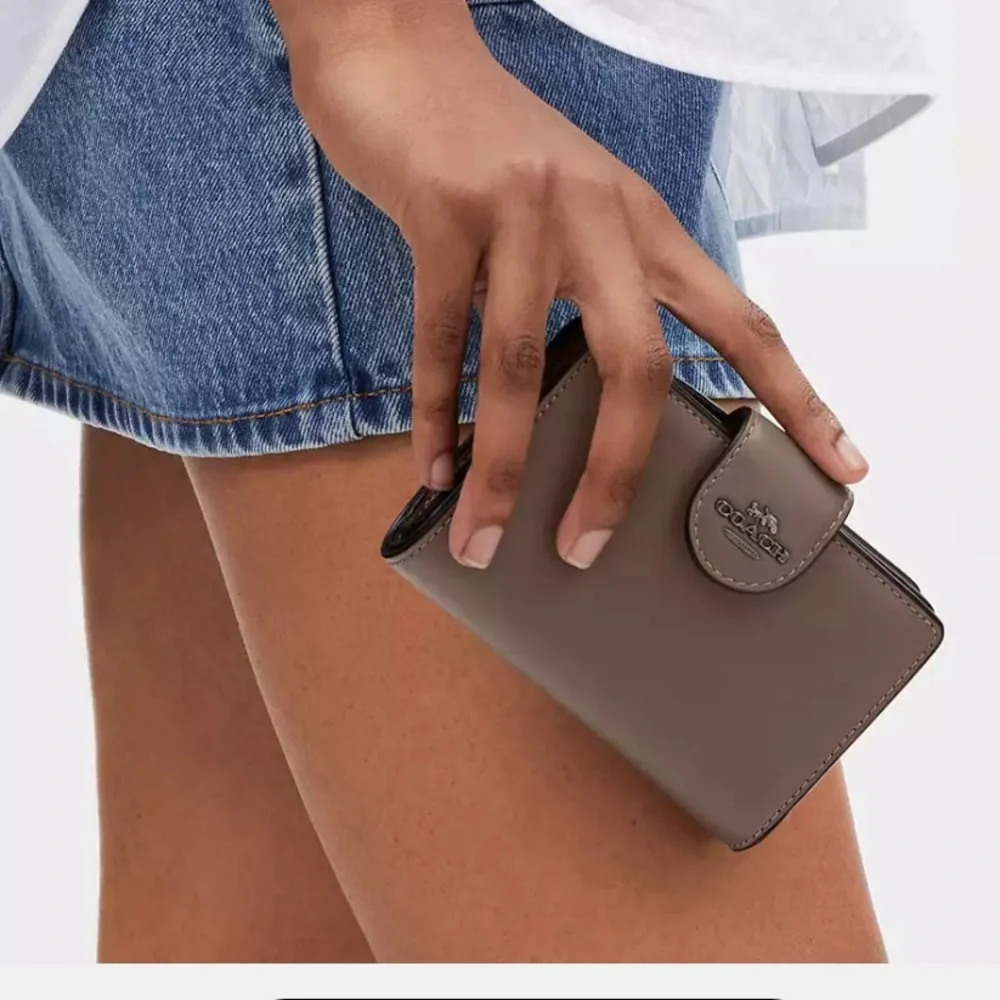 Coach 🤎🩶 medium corner zip Wallet Dark Stone leather NWOT - Picture 13 of 16